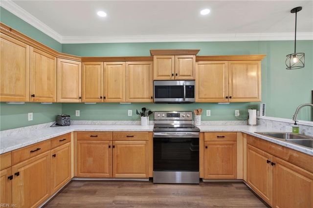 1014 Bay Breeze DR, Suffolk, VA 23435