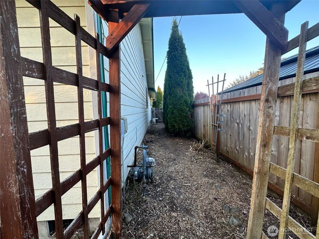 2111 Laurel St, Shelton, WA 98584