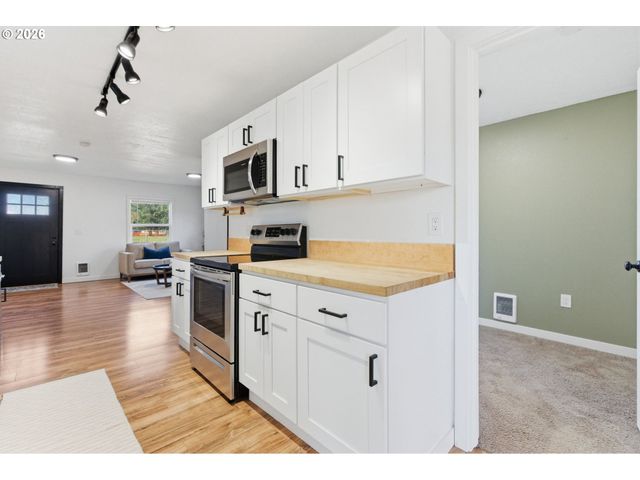 16484 FRONT Ave, Oregon City, OR 97045