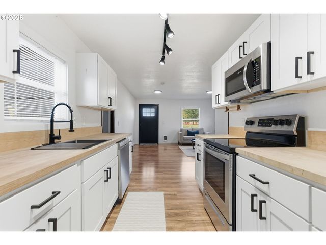 16484 FRONT Ave, Oregon City, OR 97045