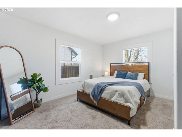 16484 FRONT Ave, Oregon City, OR 97045