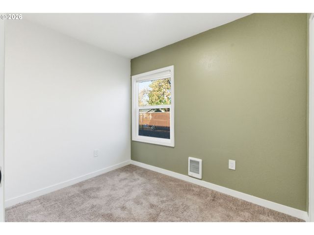 16484 FRONT Ave, Oregon City, OR 97045