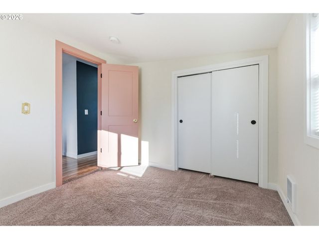 16484 FRONT Ave, Oregon City, OR 97045