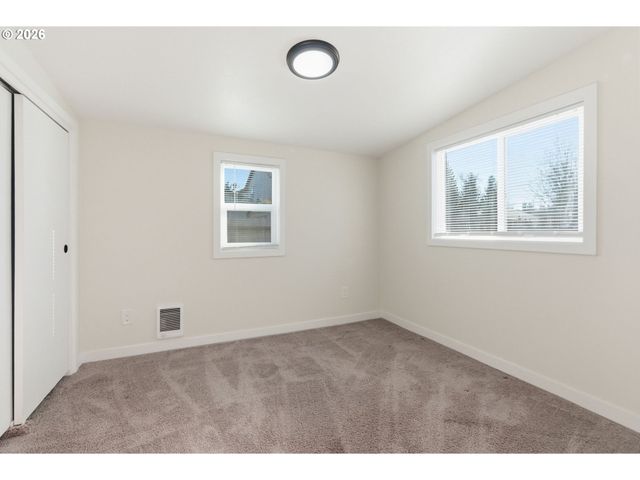 16484 FRONT Ave, Oregon City, OR 97045