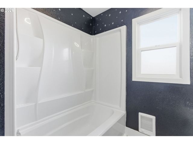 16484 FRONT Ave, Oregon City, OR 97045