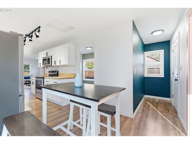 16484 FRONT Ave, Oregon City, OR 97045