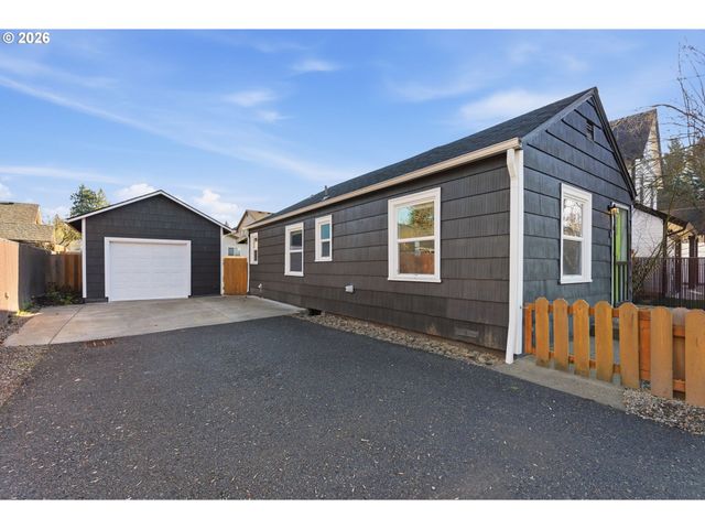 16484 FRONT Ave, Oregon City, OR 97045