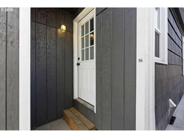 16484 FRONT Ave, Oregon City, OR 97045