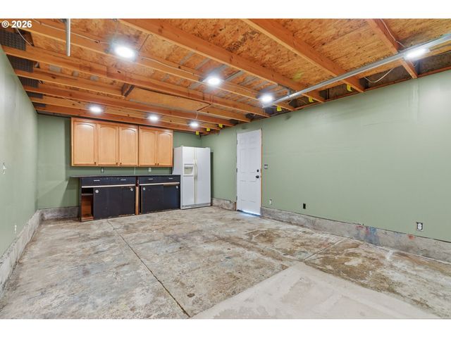 16484 FRONT Ave, Oregon City, OR 97045