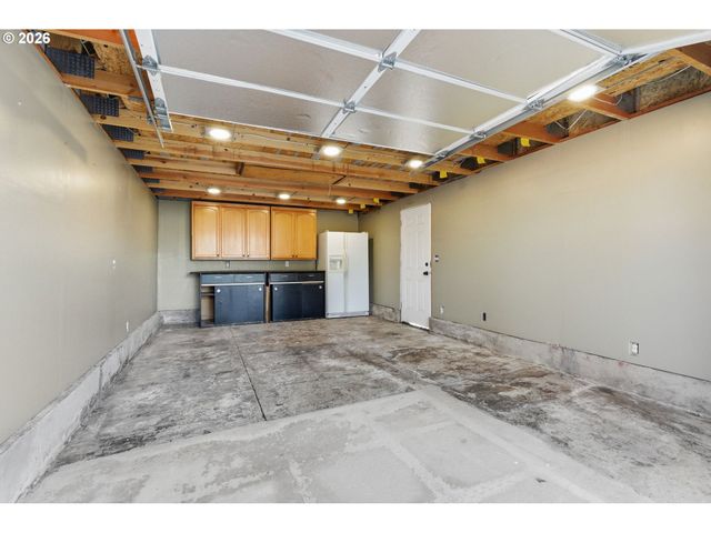 16484 FRONT Ave, Oregon City, OR 97045