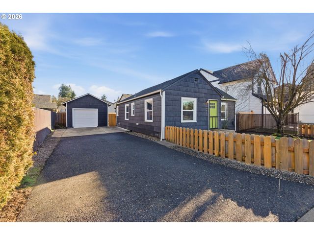 16484 FRONT Ave, Oregon City, OR 97045