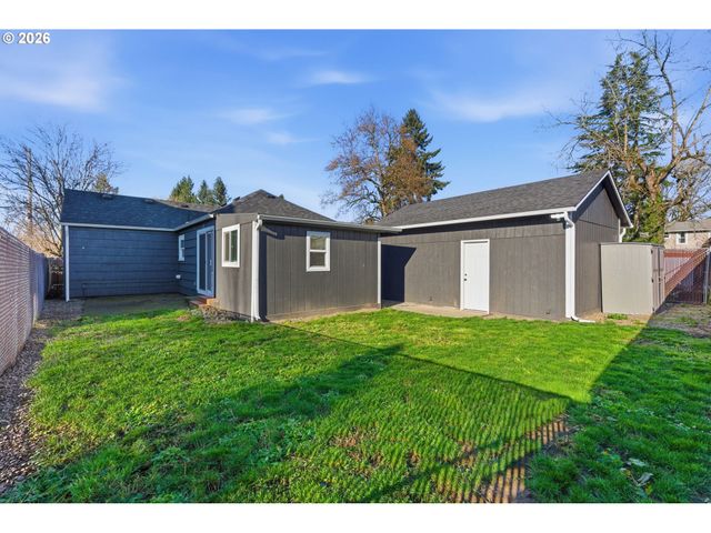 16484 FRONT Ave, Oregon City, OR 97045