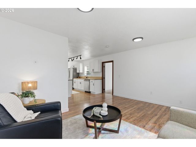 16484 FRONT Ave, Oregon City, OR 97045