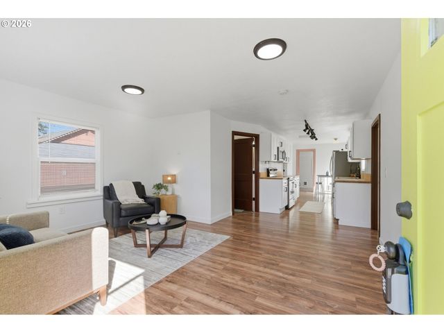 16484 FRONT Ave, Oregon City, OR 97045