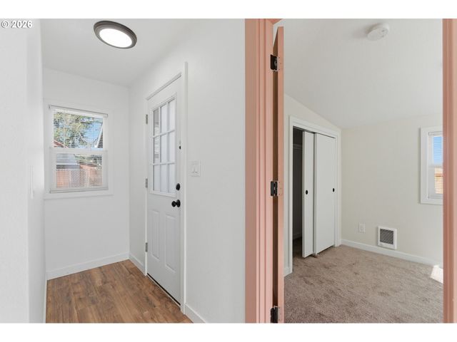 16484 FRONT Ave, Oregon City, OR 97045