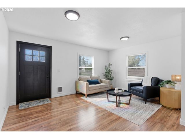 16484 FRONT Ave, Oregon City, OR 97045