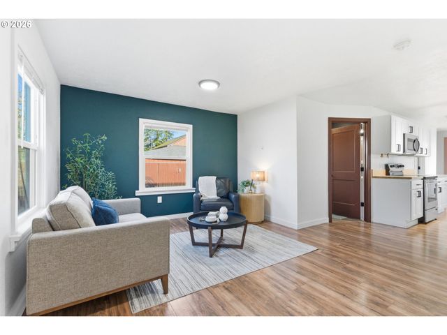 16484 FRONT Ave, Oregon City, OR 97045