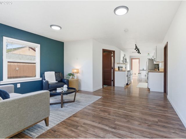 16484 FRONT Ave, Oregon City, OR 97045