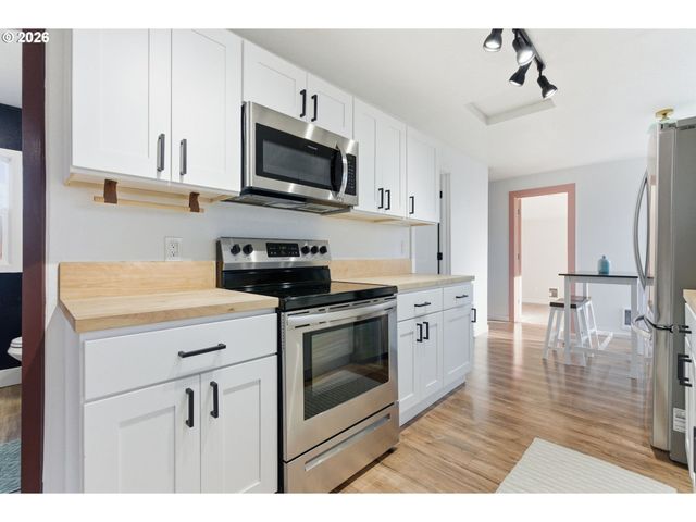 16484 FRONT Ave, Oregon City, OR 97045