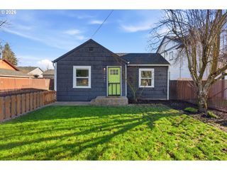 16484 FRONT Ave, Oregon City, OR 97045