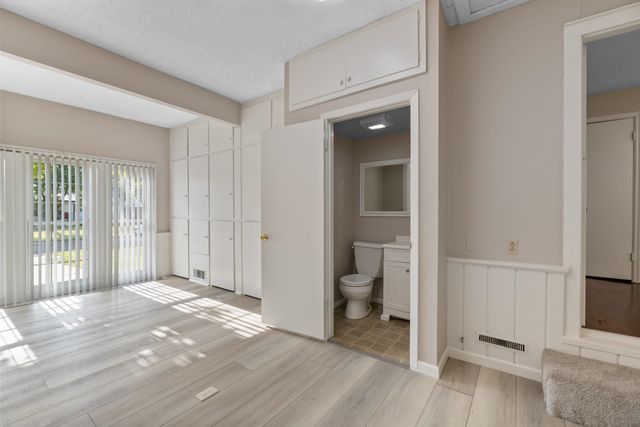 901 S Drury Lane, Wichita, KS 67207