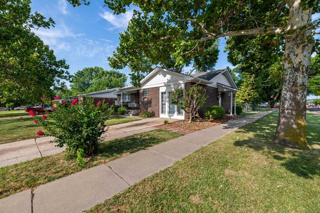 901 S Drury Lane, Wichita, KS 67207