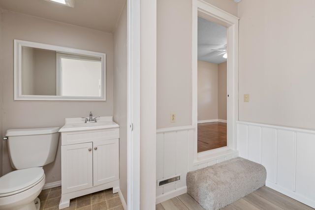 901 S Drury Lane, Wichita, KS 67207