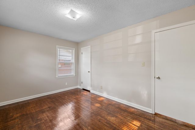 901 S Drury Lane, Wichita, KS 67207