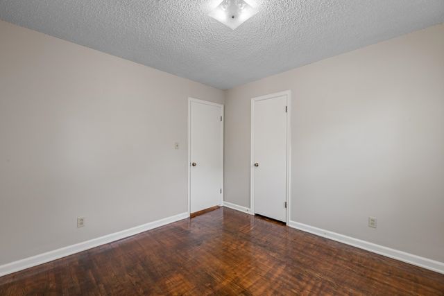 901 S Drury Lane, Wichita, KS 67207