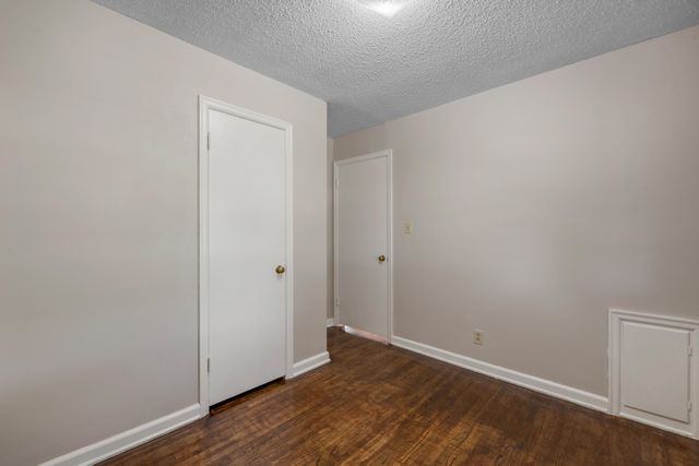 901 S Drury Lane, Wichita, KS 67207