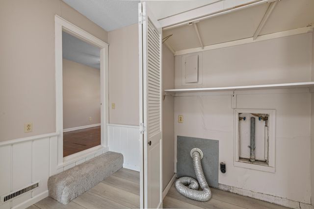 901 S Drury Lane, Wichita, KS 67207