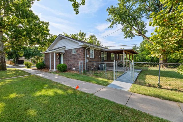 901 S Drury Lane, Wichita, KS 67207
