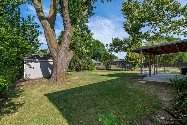 901 S Drury Lane, Wichita, KS 67207