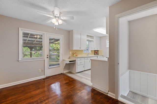 901 S Drury Lane, Wichita, KS 67207