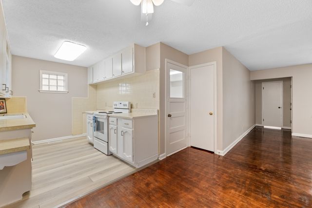 901 S Drury Lane, Wichita, KS 67207
