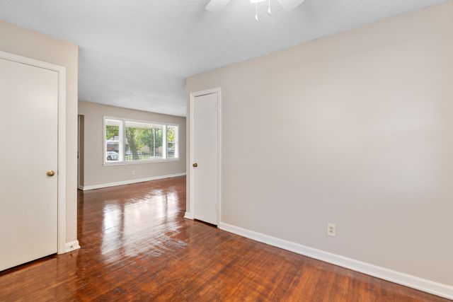 901 S Drury Lane, Wichita, KS 67207