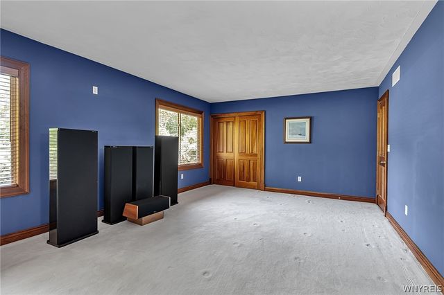 7932 Quaker Road, Orchard Park, NY 14127