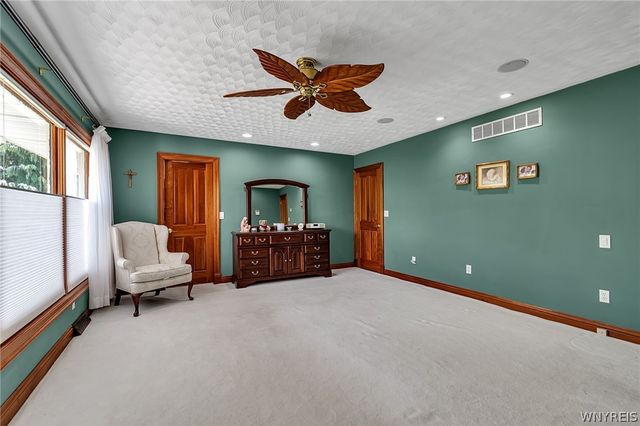 7932 Quaker Road, Orchard Park, NY 14127