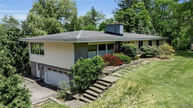 7932 Quaker Road, Orchard Park, NY 14127
