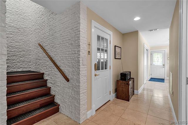 7932 Quaker Road, Orchard Park, NY 14127