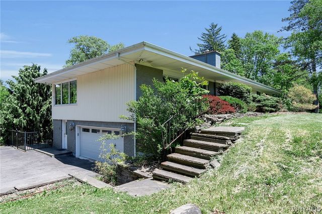 7932 Quaker Road, Orchard Park, NY 14127