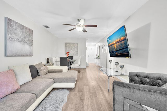 6663 Via Regina, Boca Raton, FL 33433