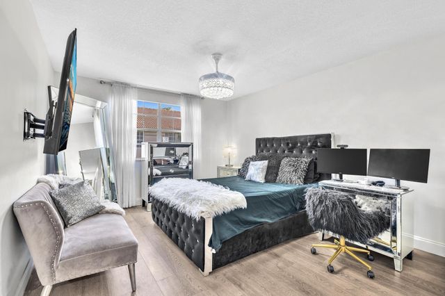 6663 Via Regina, Boca Raton, FL 33433