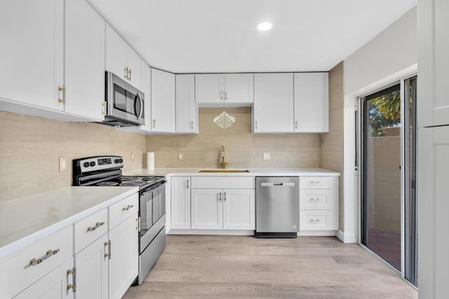 6663 Via Regina, Boca Raton, FL 33433