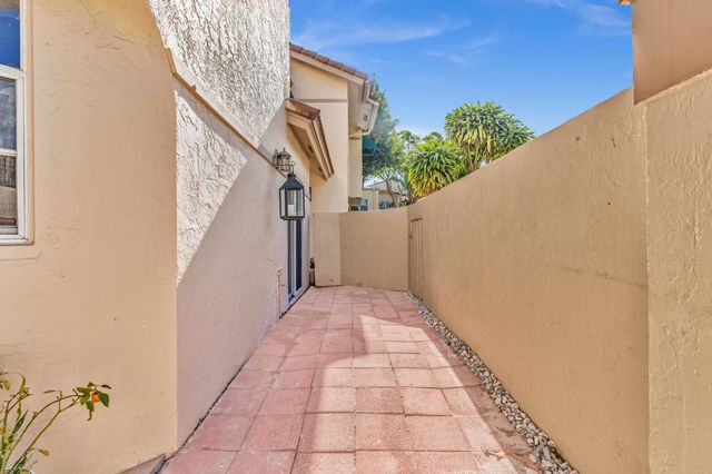 6663 Via Regina, Boca Raton, FL 33433