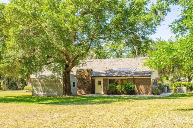 2112 ROBIE AVENUE, Mount Dora, FL 32757