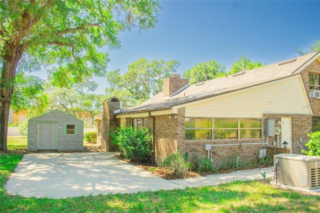 2112 ROBIE AVENUE, Mount Dora, FL 32757