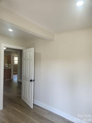 8 N summit Avenue, Granite Falls, NC 28630