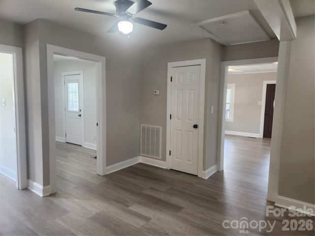 8 N summit Avenue, Granite Falls, NC 28630