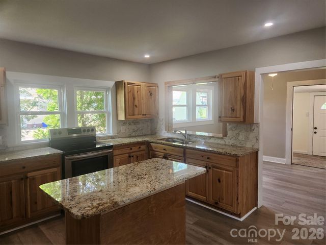 8 N summit Avenue, Granite Falls, NC 28630